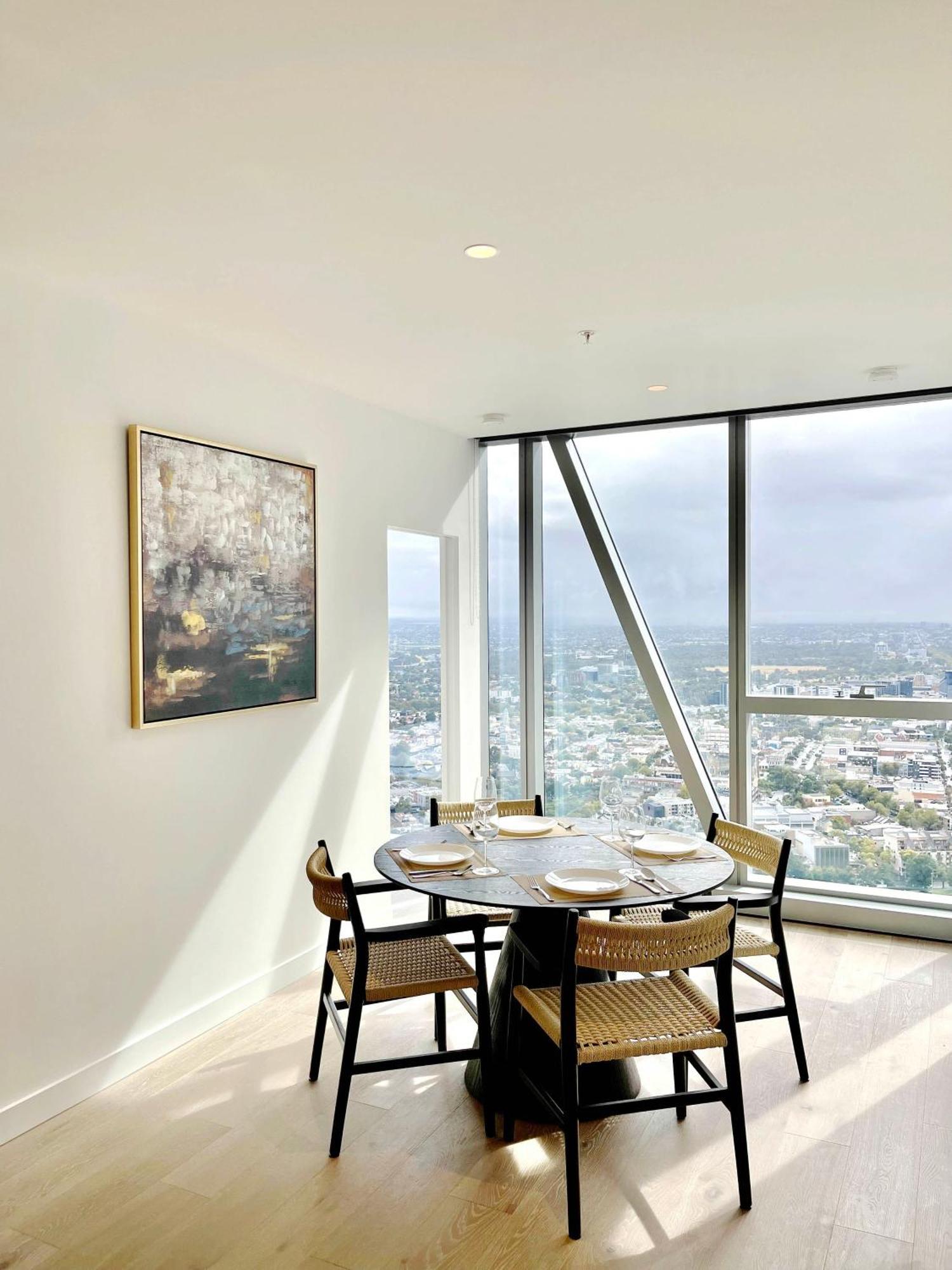 Complete Host West Side Place Apartment