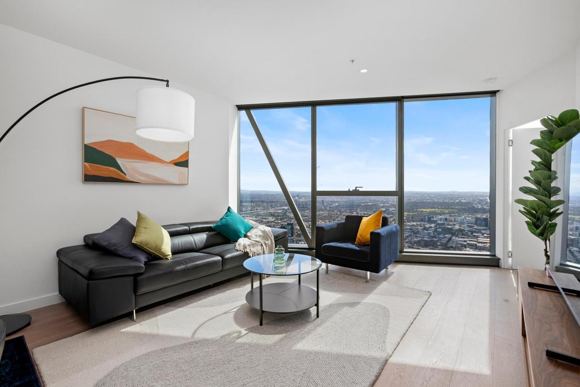 Complete Host West Side Place Apartment *