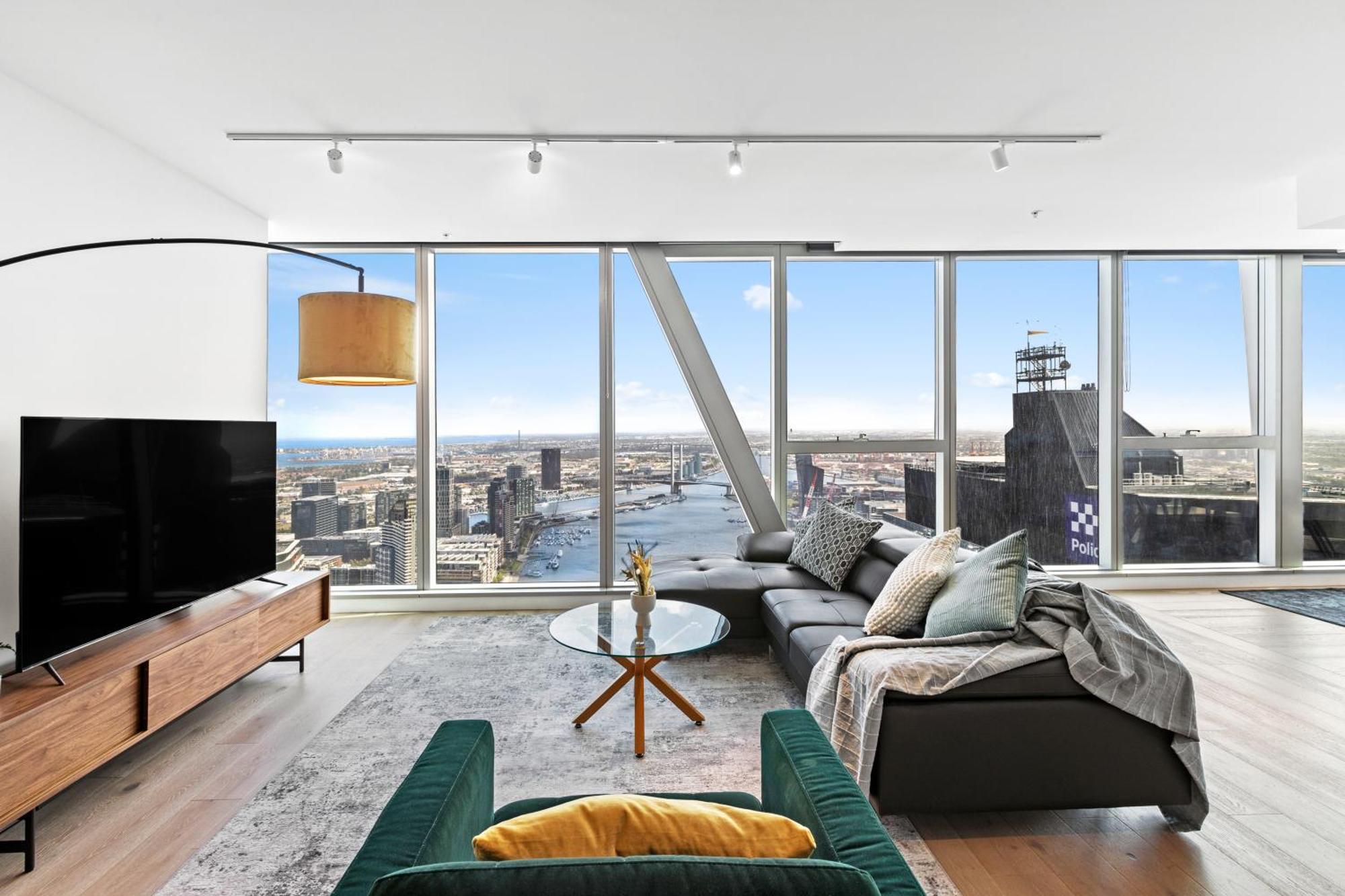 Complete Host West Side Place Apartment