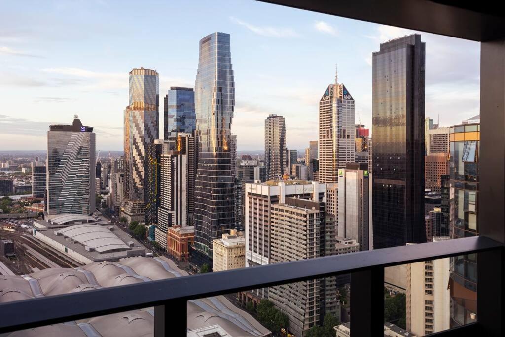 Apartment 11d Stunning Water And Skyline View 2 Bedroom Abnb With Free Parking Melbourne