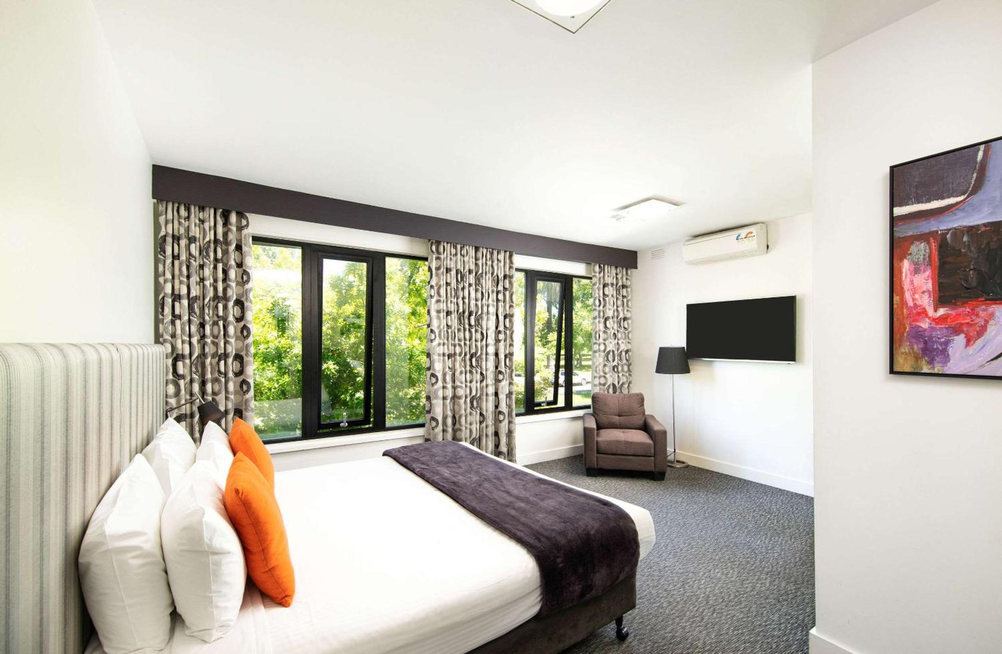 Hotel Comfort East 4*