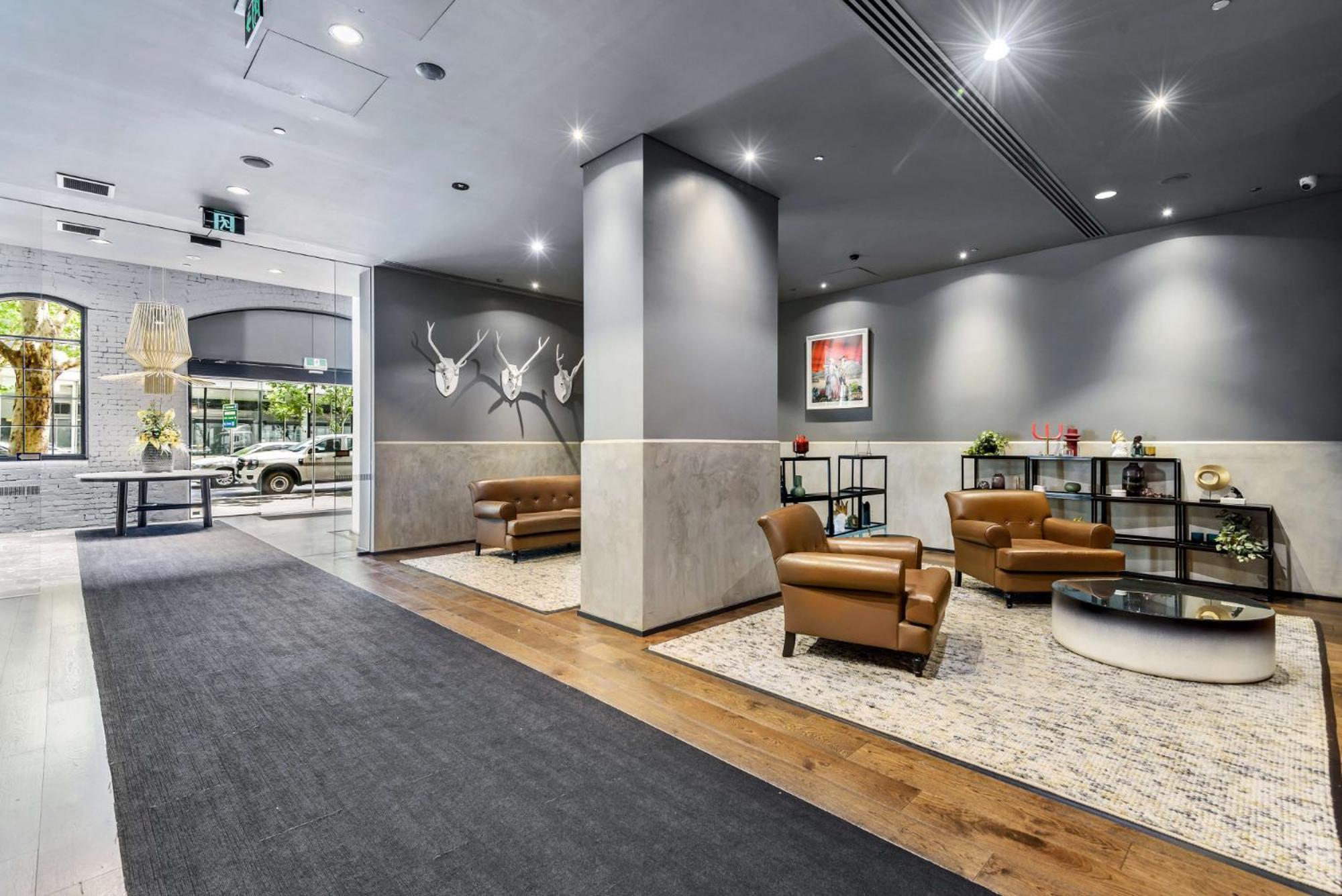 Contemporary 1-bed With Pool And Gym Melbourne