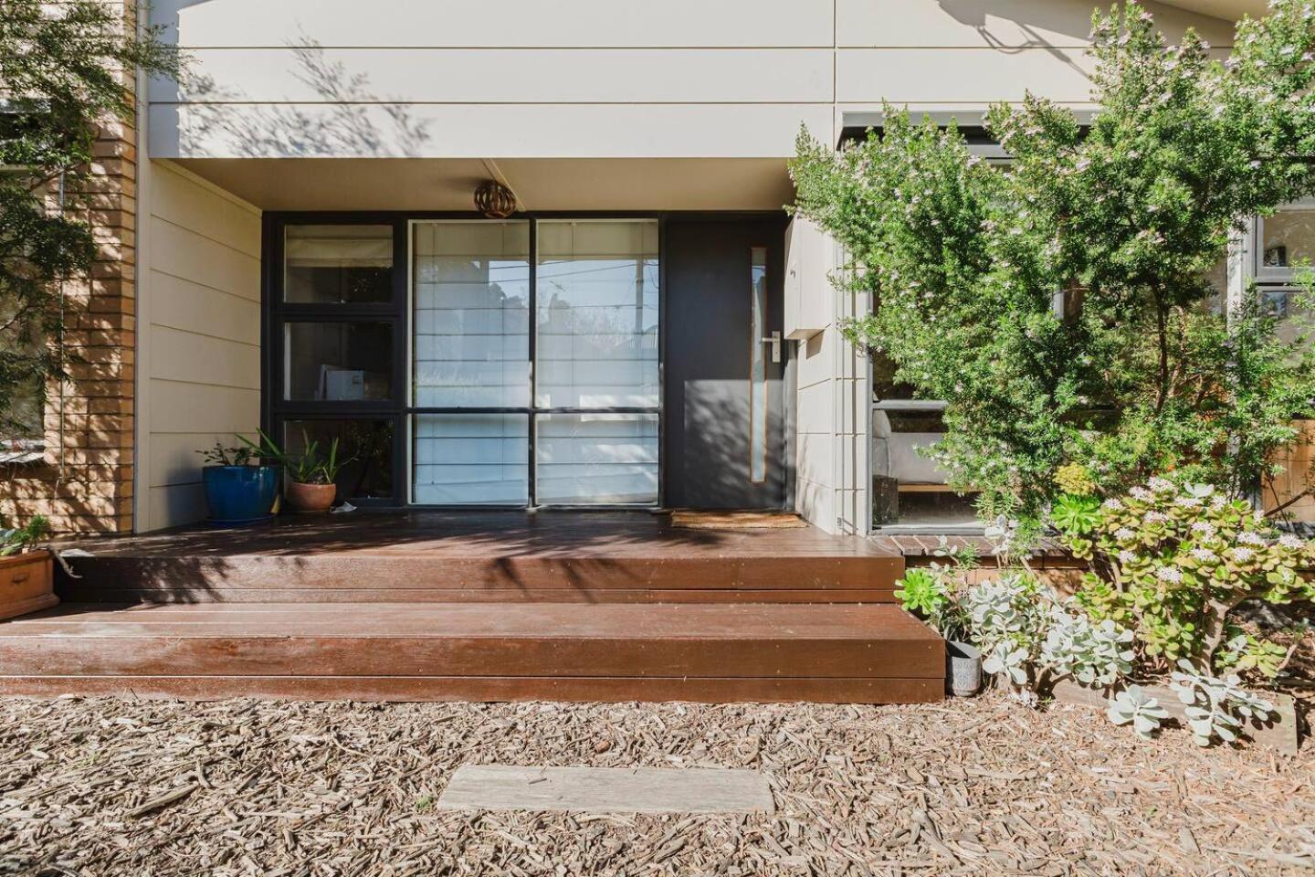 Apartment 'tangerine Gleam' Cheerful Inner-city Family Abode Melbourne