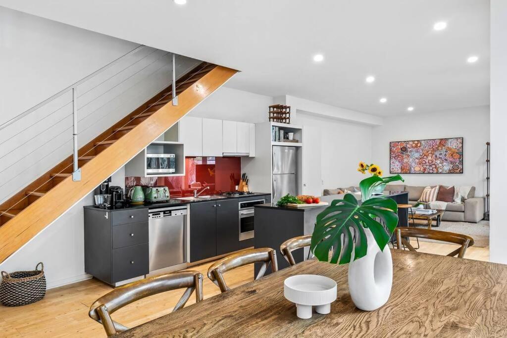 The Avenue The Place Terrific 4br 2bth Townhouse Melbourne