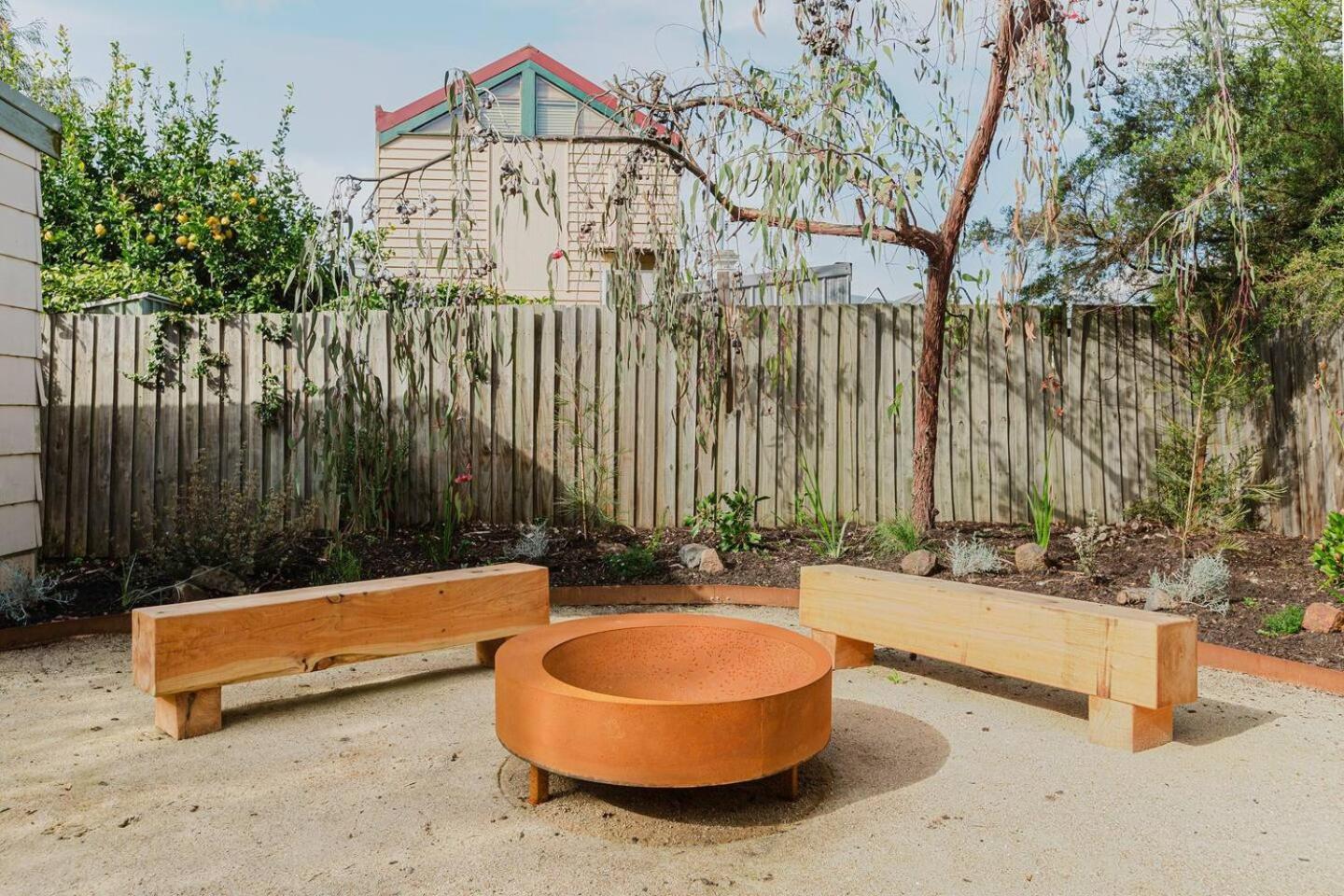 Apartment 'tangerine Gleam' Cheerful Inner-city Family Abode Melbourne