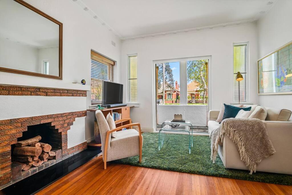 Apartment A1 Art Deco 2 Bedroom Sleeps 5 Nimmo1 Melbourne
