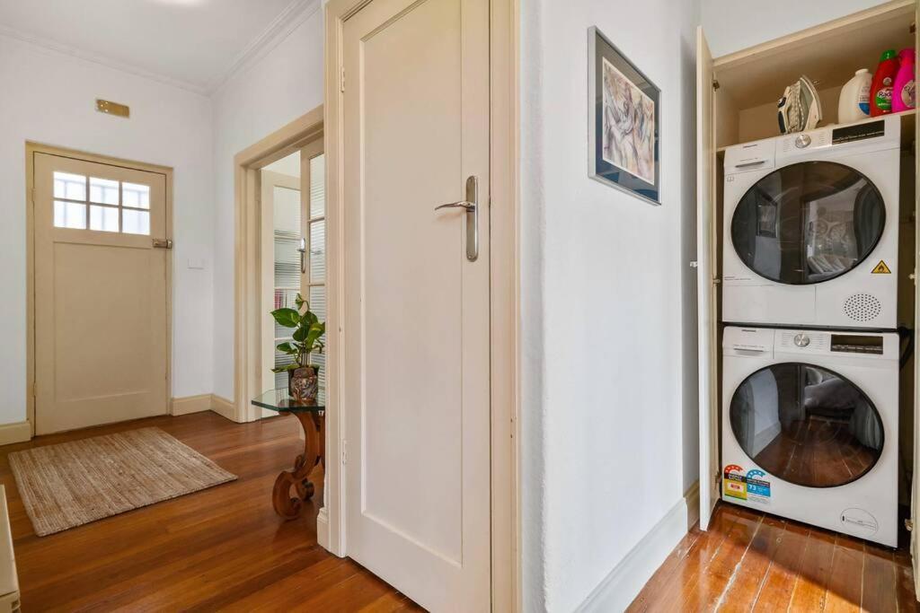 A1 Art Deco 2 Bedroom Sleeps 5 Nimmo1 Apartment Melbourne