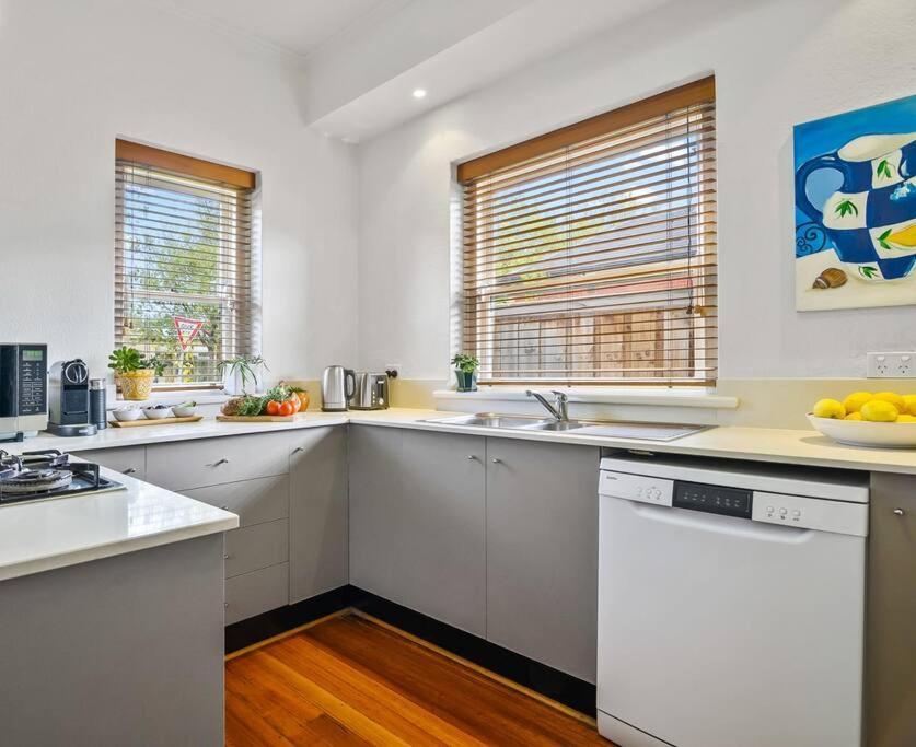 A1 Art Deco 2 Bedroom Sleeps 5 Nimmo1 *