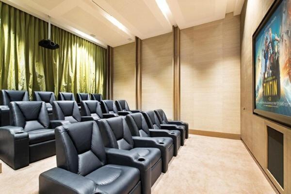 Modern 2b2b With Stunning Views * Melbourne