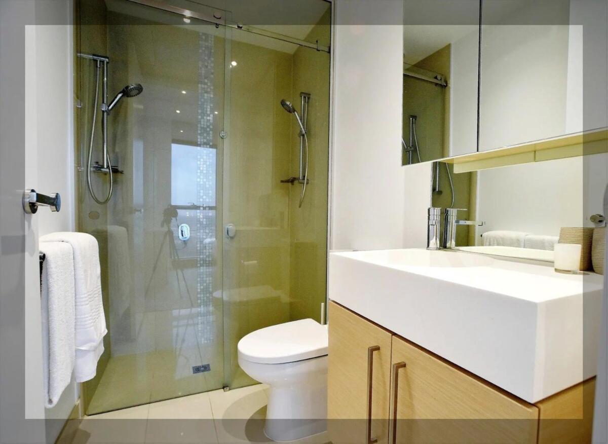 Modern 2b2b With Stunning Views Apartment Melbourne
