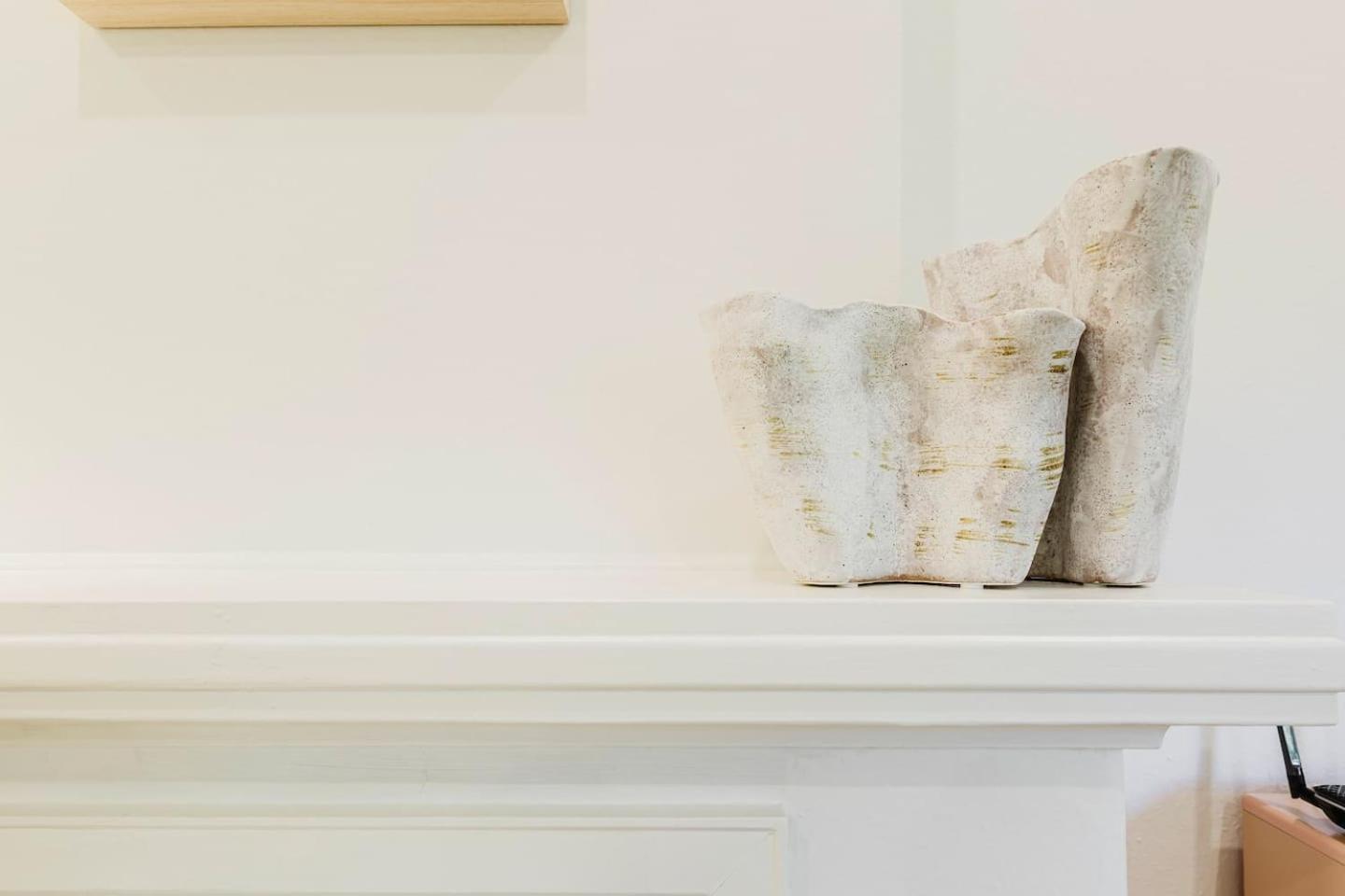Salmon Calm - Trendy Velvet Allure By Park Apartment Melbourne