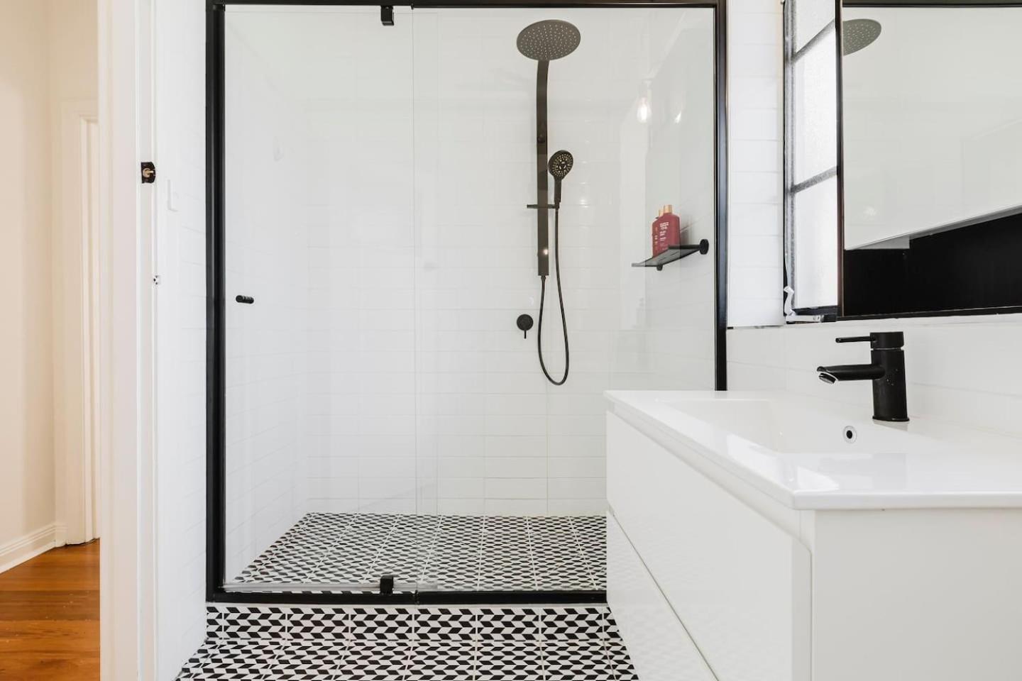 Apartment Salmon Calm - Trendy Velvet Allure By Park Melbourne