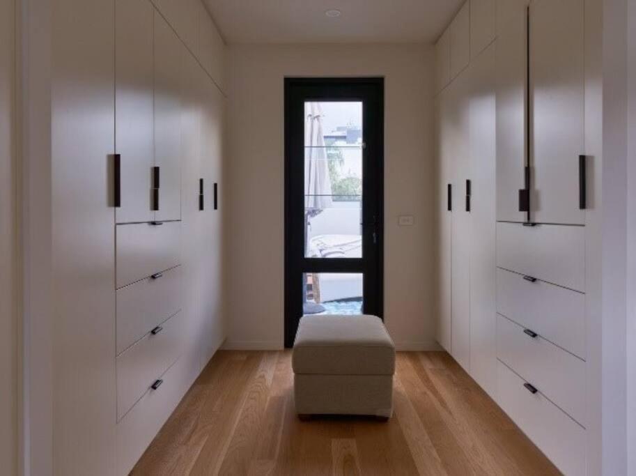 Brilliant Townhouse In Sensational Sth Melb Law Holiday home Melbourne