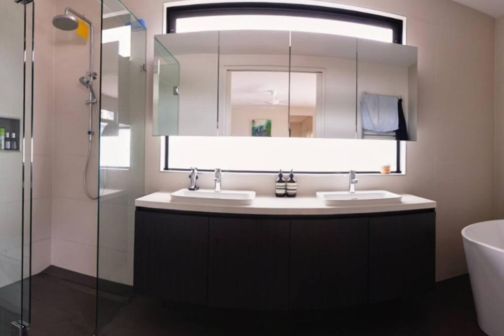Brilliant Townhouse In Sensational Sth Melb Law *