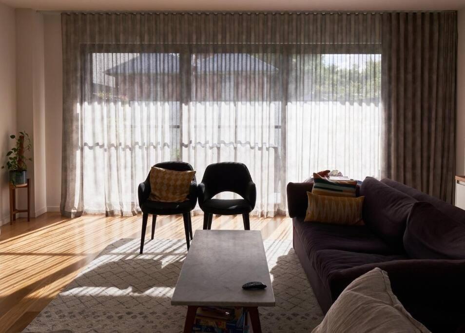 Brilliant Townhouse In Sensational Sth Melb Law Holiday home Melbourne