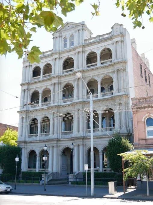 Brilliant Townhouse In Sensational Sth Melb Law Melbourne