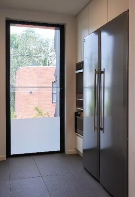 Brilliant Townhouse In Sensational Sth Melb Law Holiday home