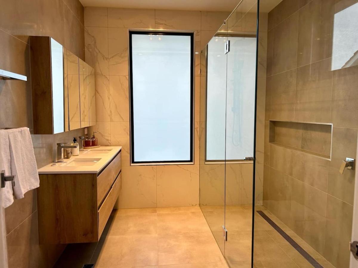 Modern - Gr8 4 Groups Holiday home Melbourne