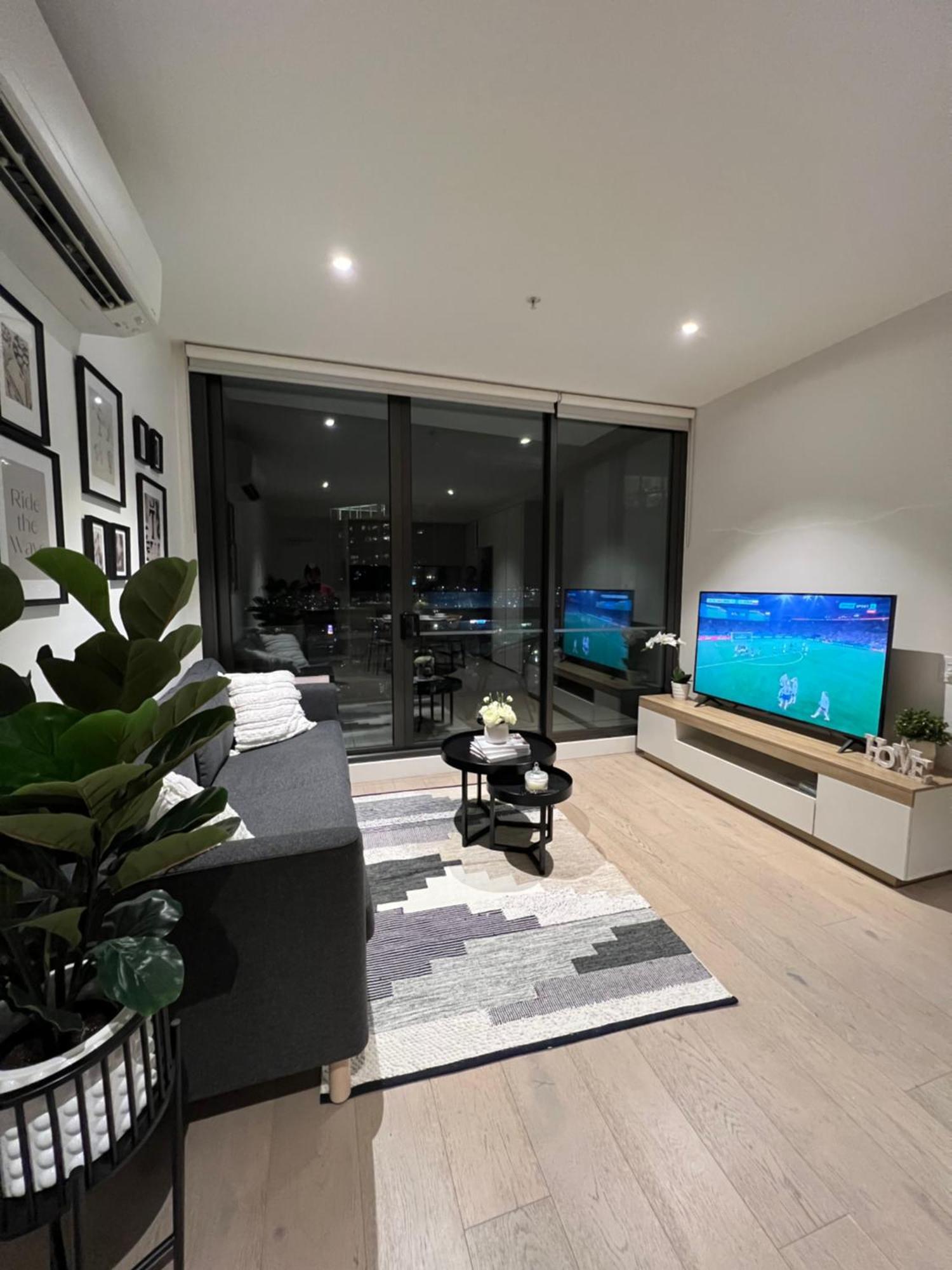 Free Parking Brand New 1br Waterfront Docklands Awesome View *