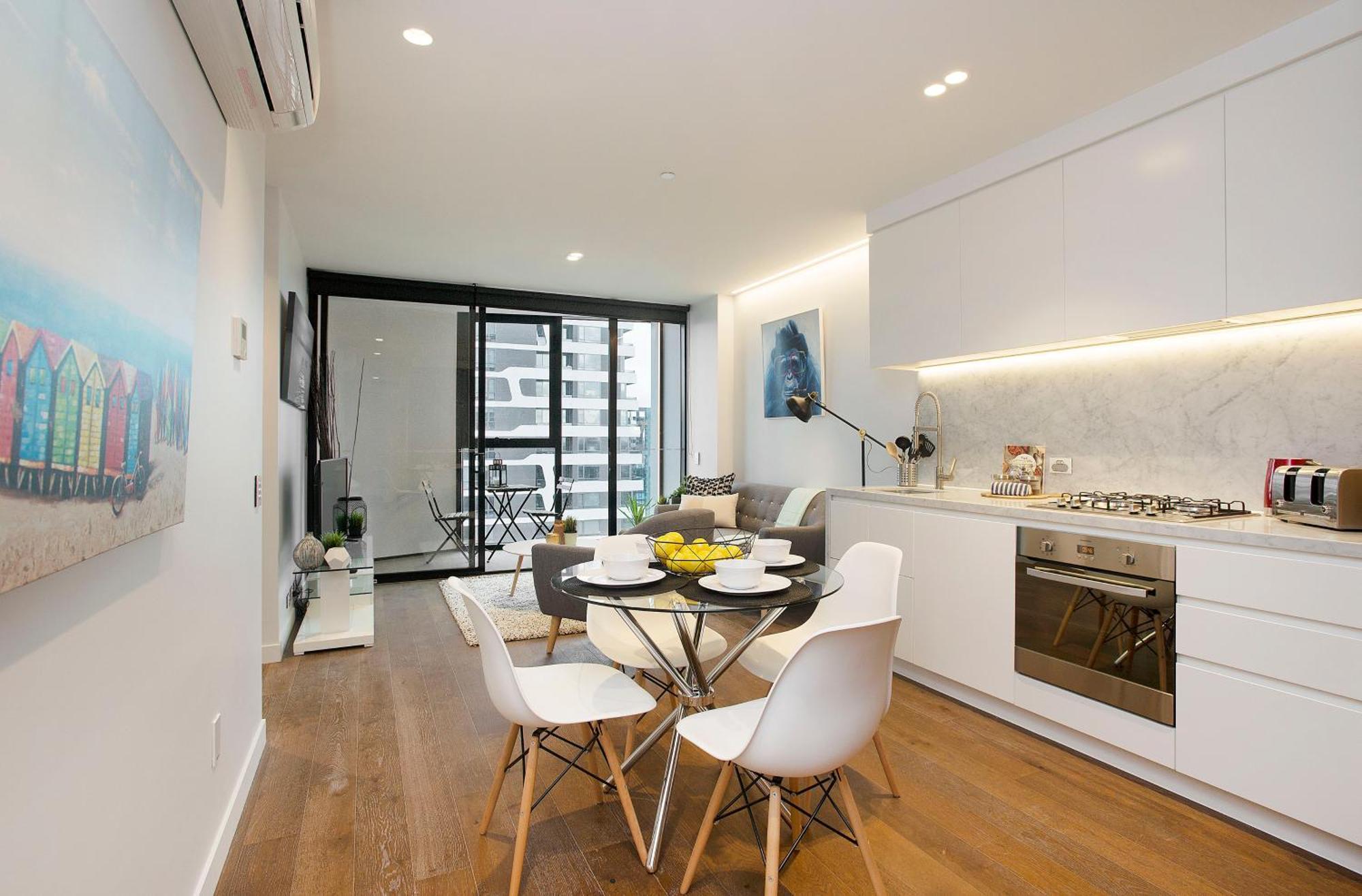 Complete Host Cbd Lighthouse Apartment