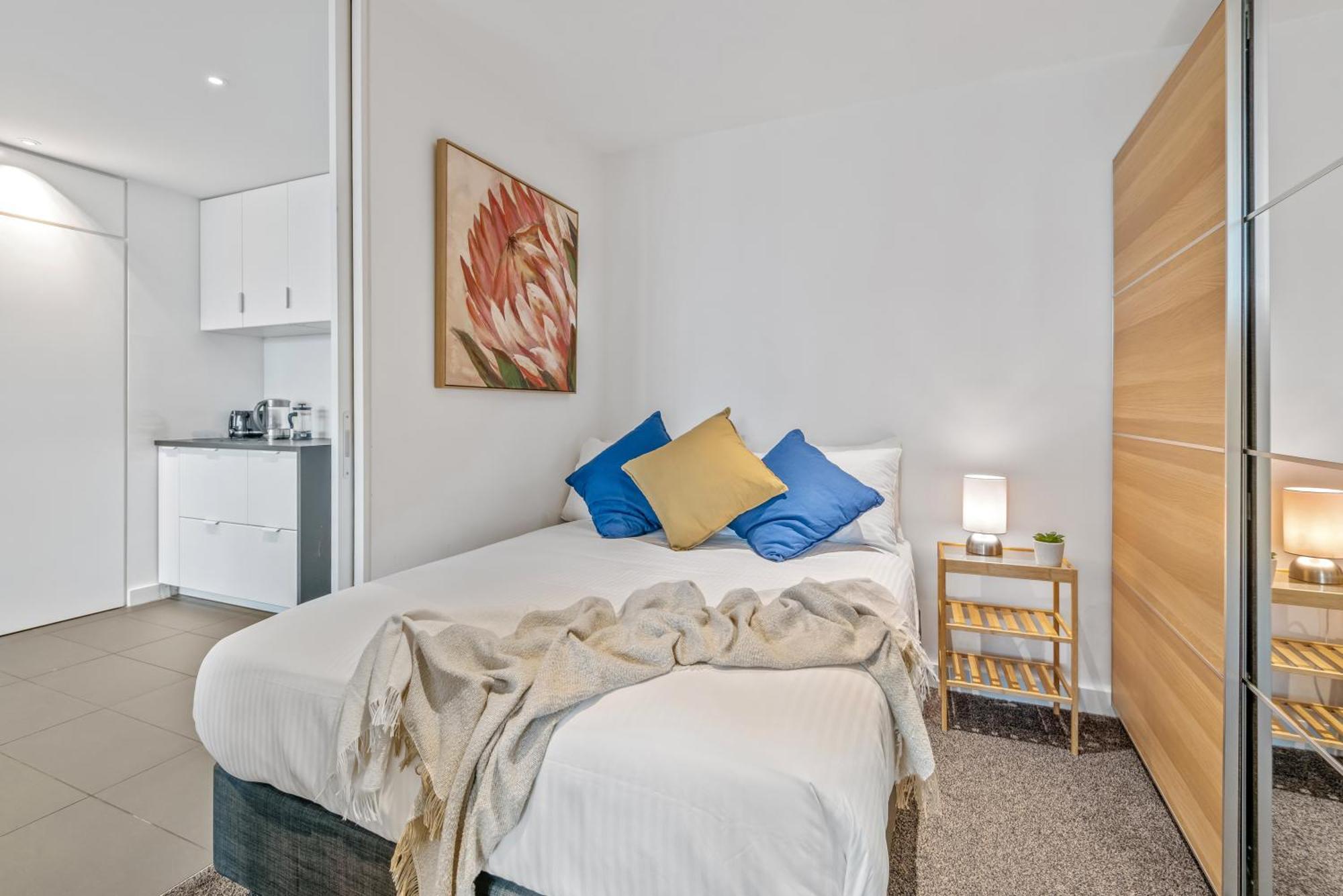 Complete Host Guilfoyle Apartment *