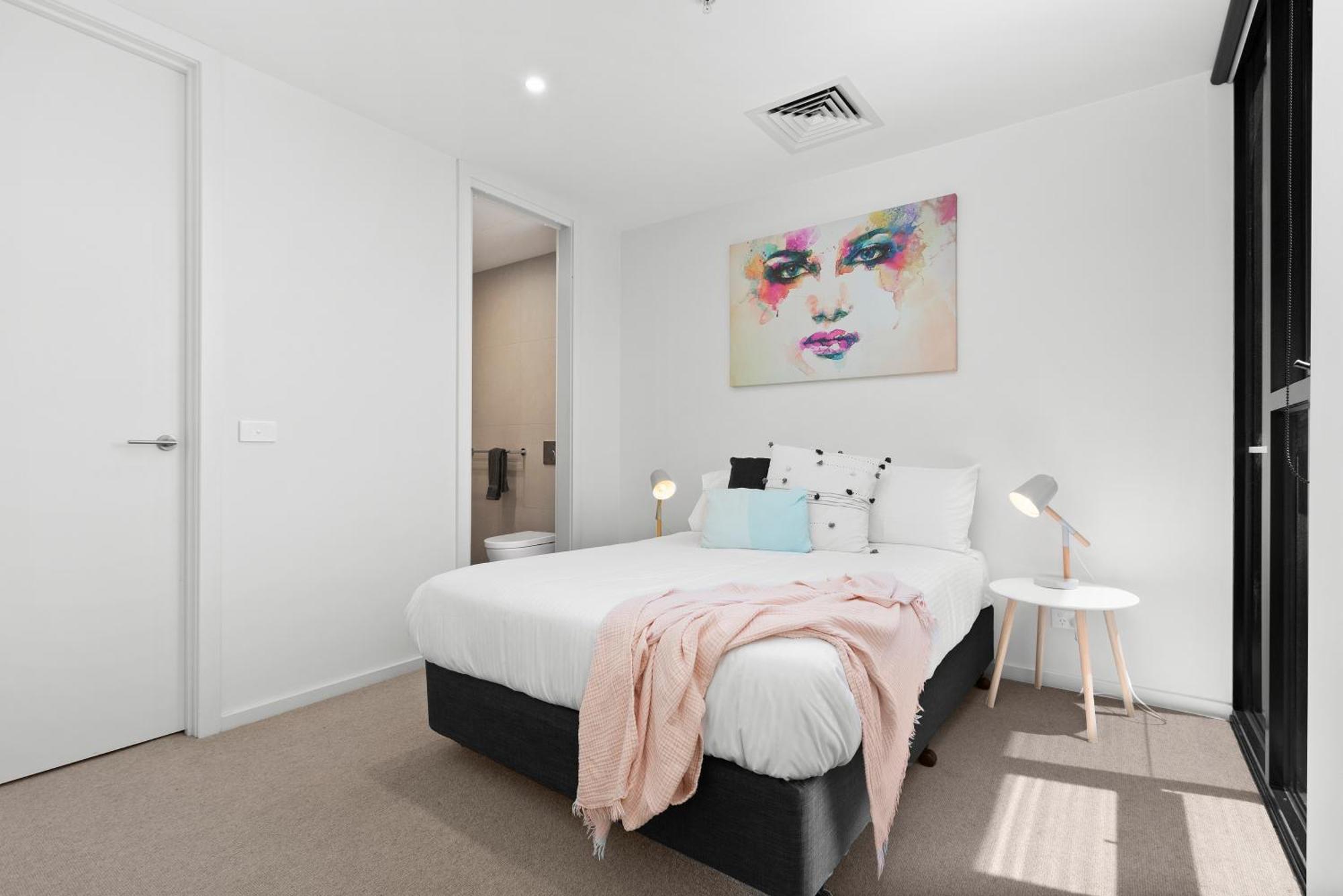 Complete Host Park View St Kilda
