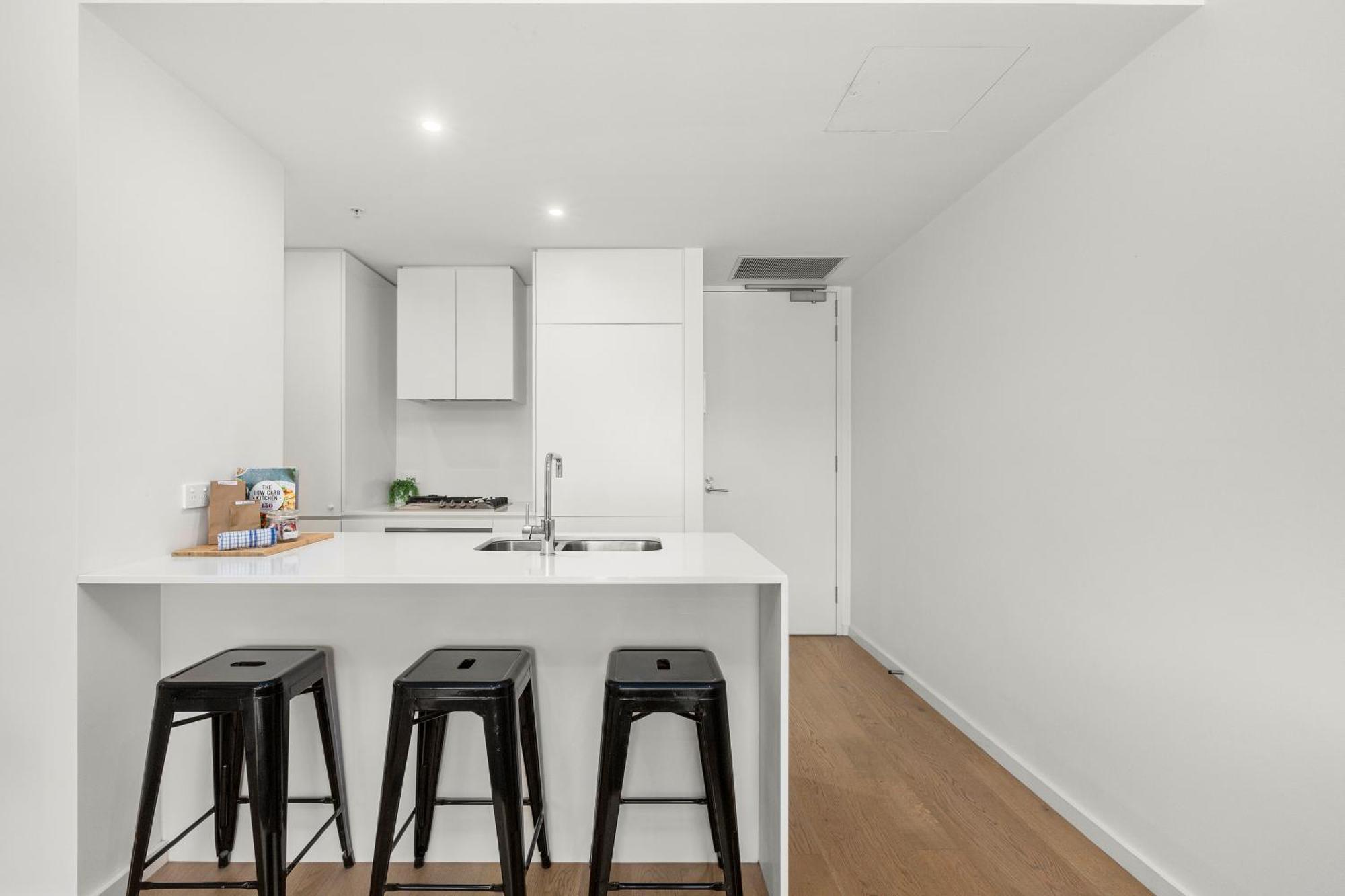 Complete Host Park View St Kilda