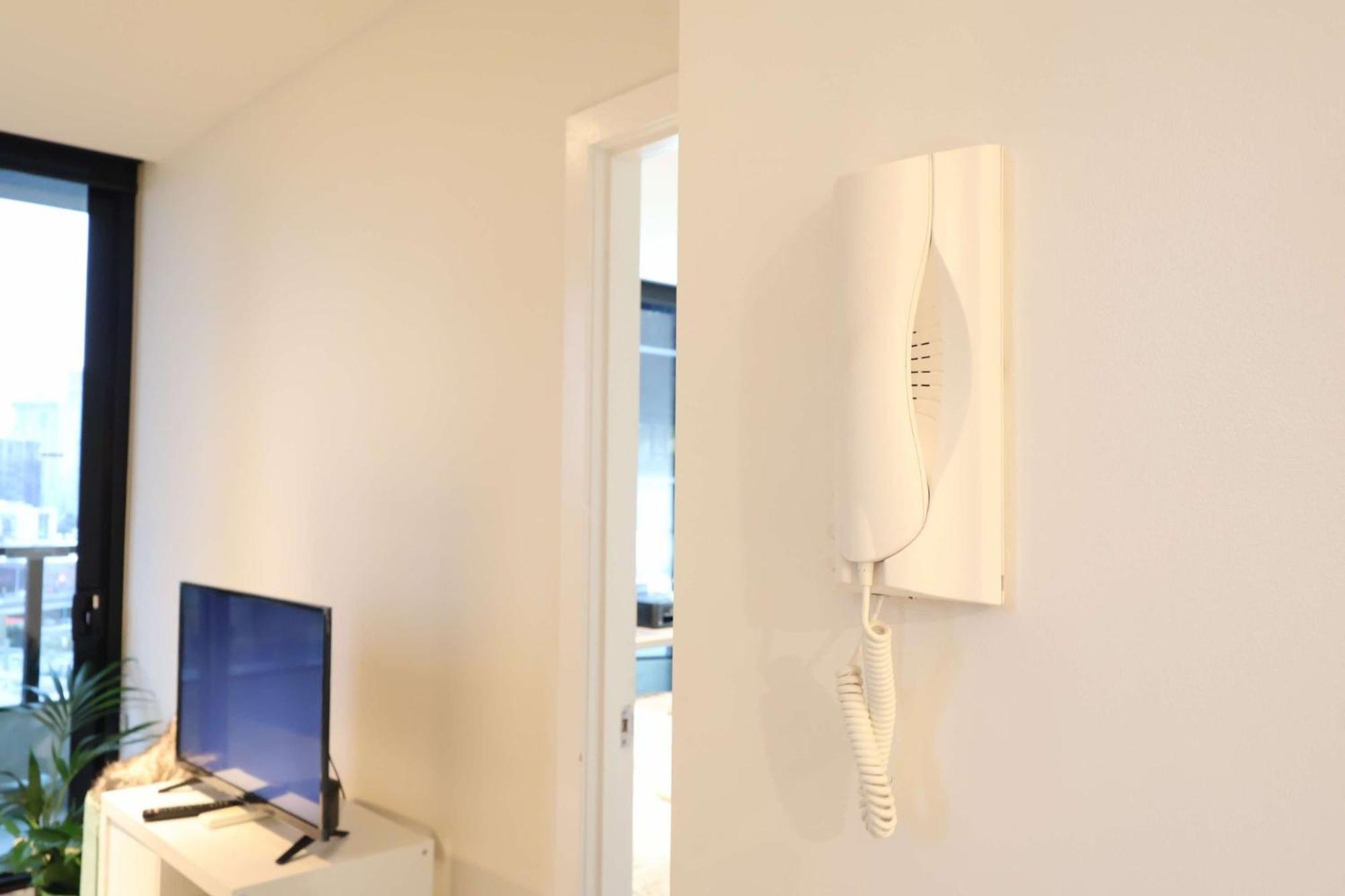 Entire 1 Bedroom Southbank - Gym Pool Sauna 1 Step To Crown Casino *
