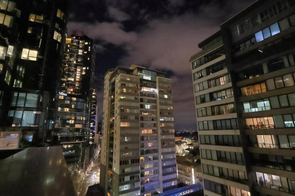 Entire 1 Bedroom Southbank - Gym Pool Sauna 1 Step To Crown Casino Apartment *
