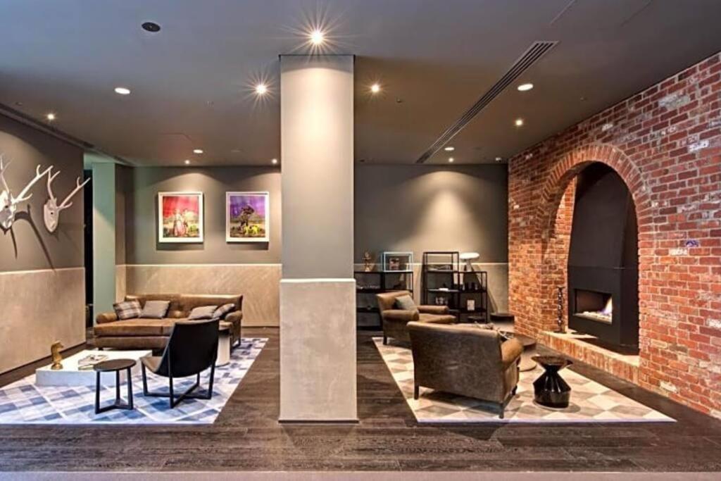 Entire 1 Bedroom Southbank - Gym Pool Sauna 1 Step To Crown Casino Apartment *