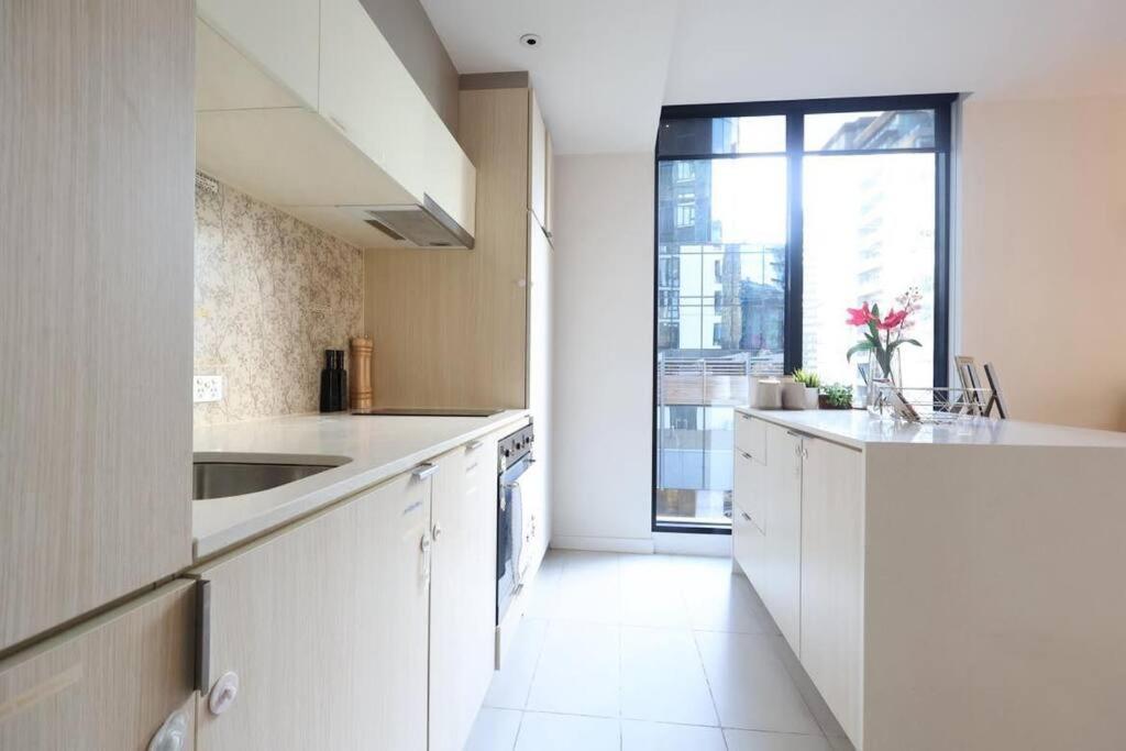 Apartment Entire 1 Bedroom Southbank - Gym Pool Sauna 1 Step To Crown Casino *