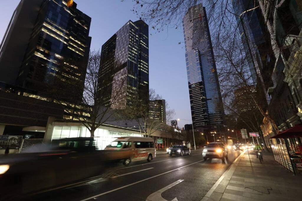 Entire 1 Bedroom Southbank - Gym Pool Sauna 1 Step To Crown Casino Apartment Melbourne