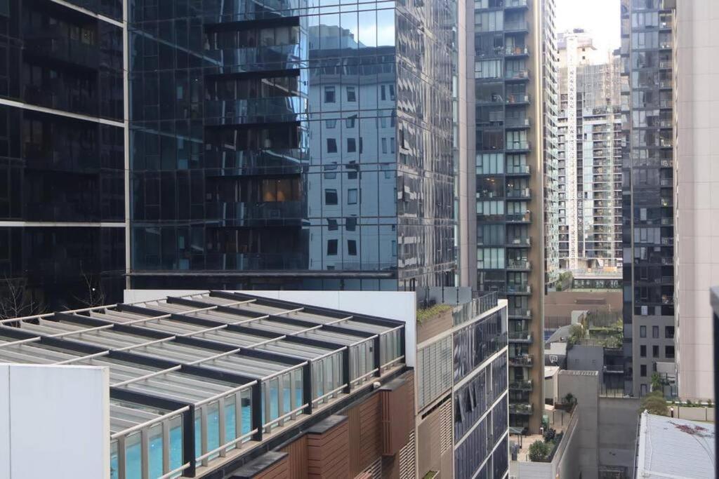 Apartment Entire 1 Bedroom Southbank - Gym Pool Sauna 1 Step To Crown Casino