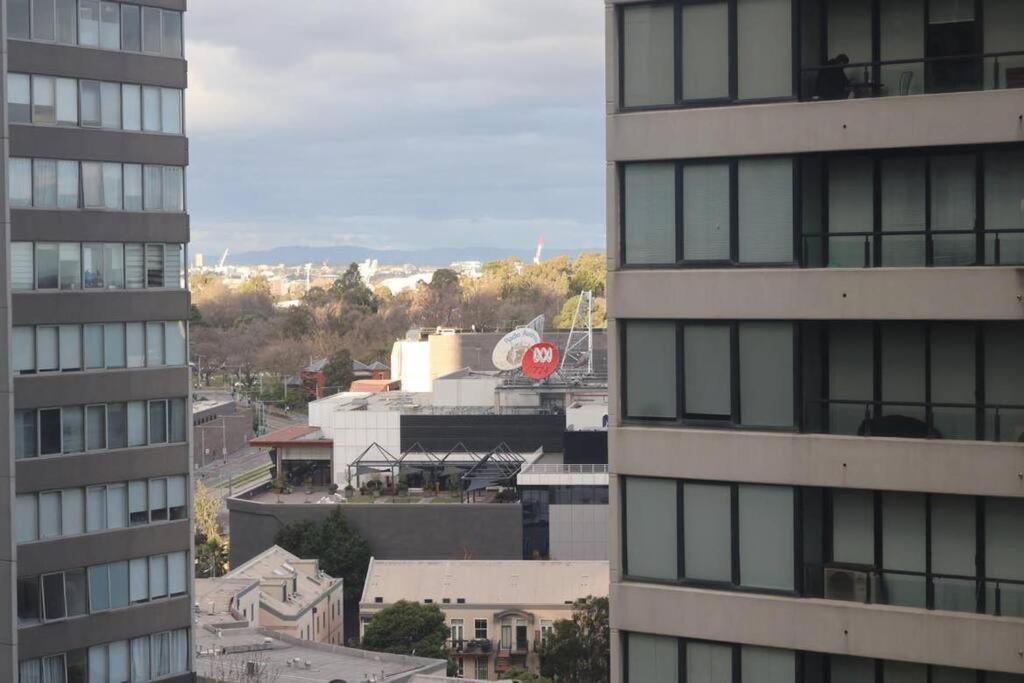 Entire 1 Bedroom Southbank - Gym Pool Sauna 1 Step To Crown Casino