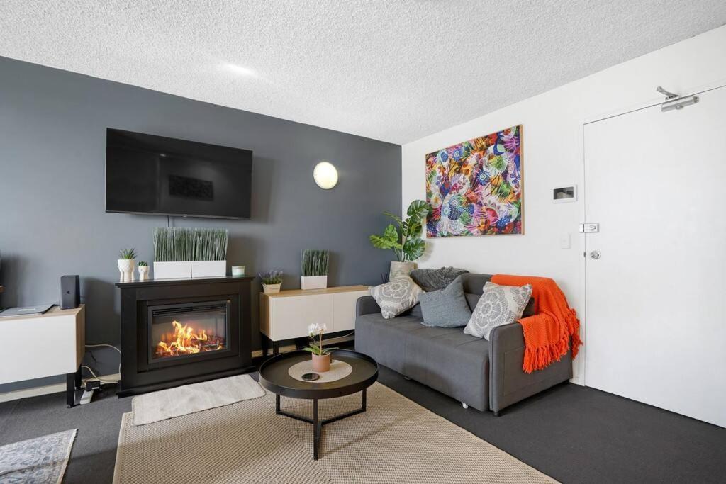Beach-side With Parking Spot Apartment *