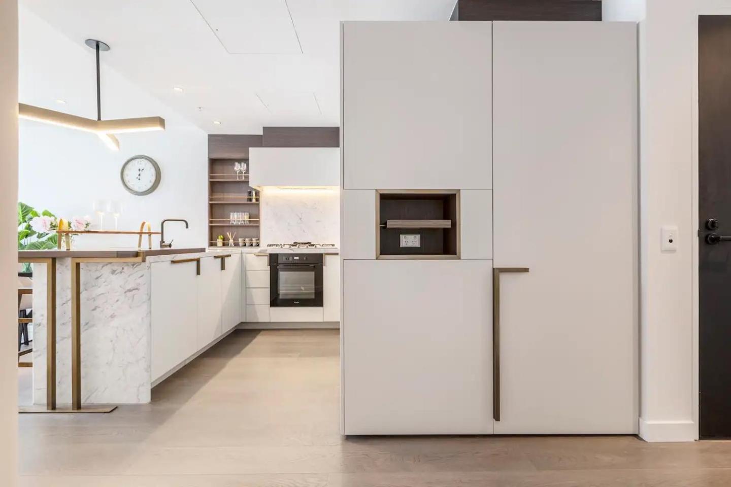 Apartment Queens Place Classy Lvl 69 W Skyline Views Melbourne