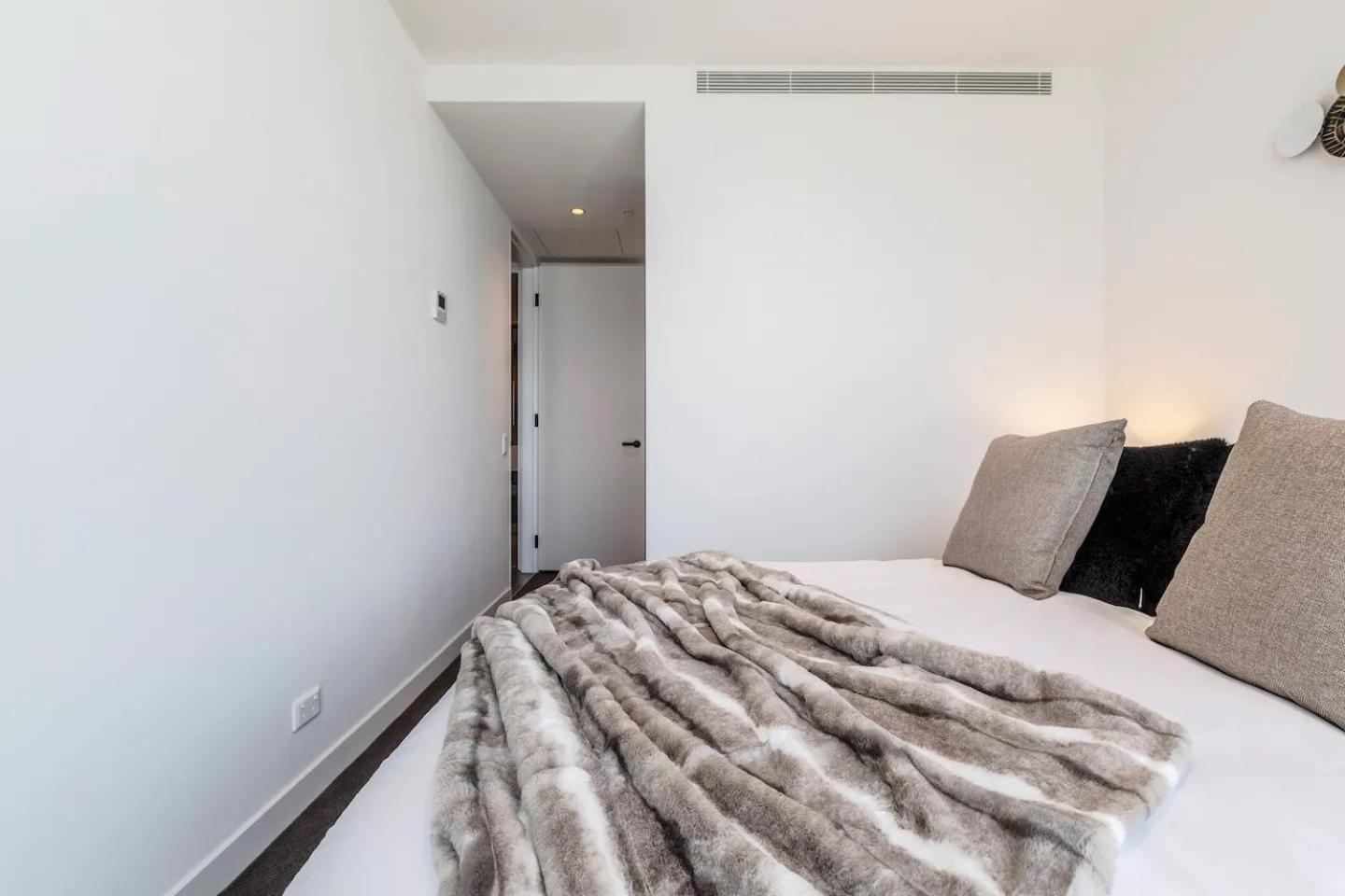 Apartment Queens Place Classy Lvl 69 W Skyline Views Melbourne