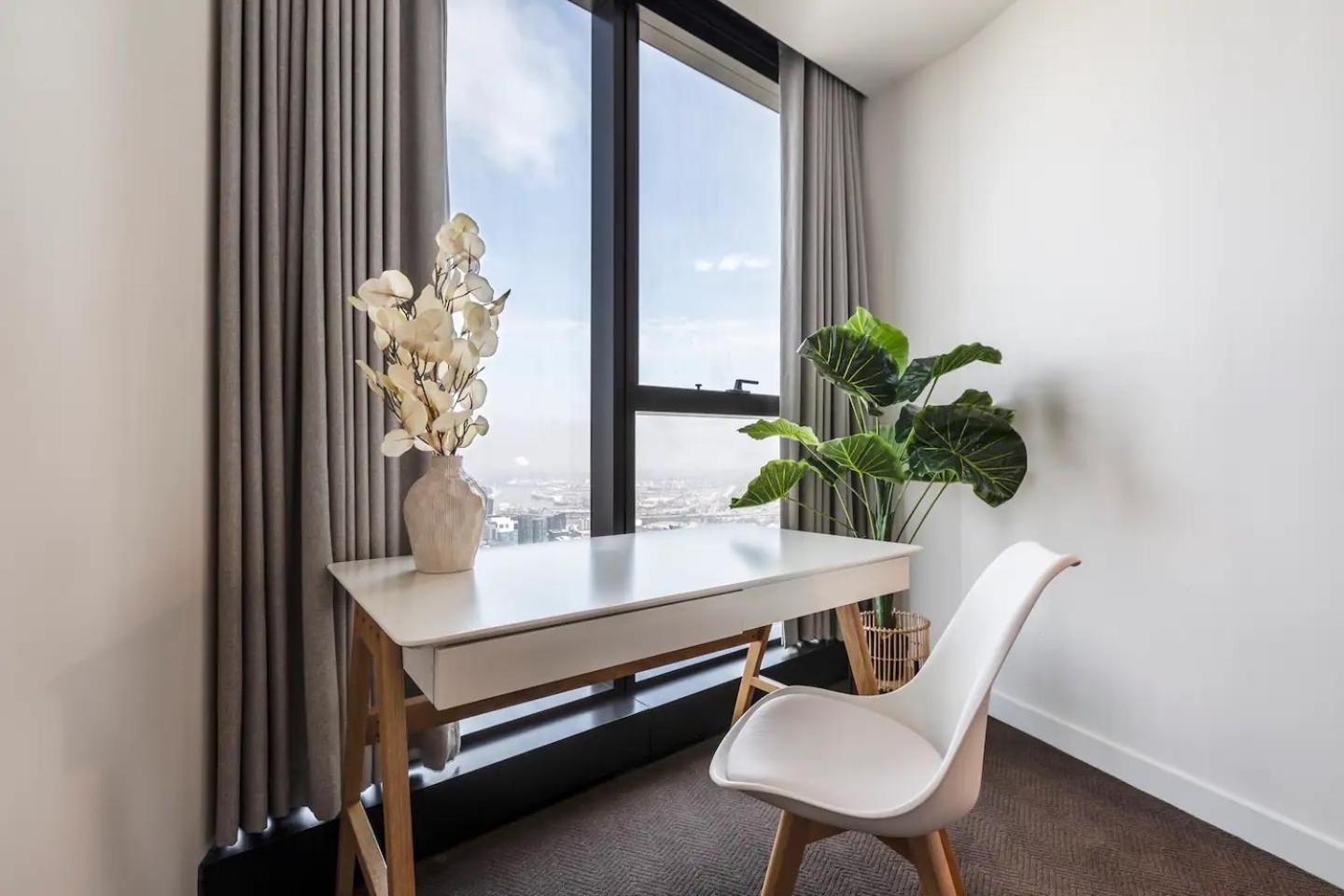 Apartment Queens Place Classy Lvl 69 W Skyline Views