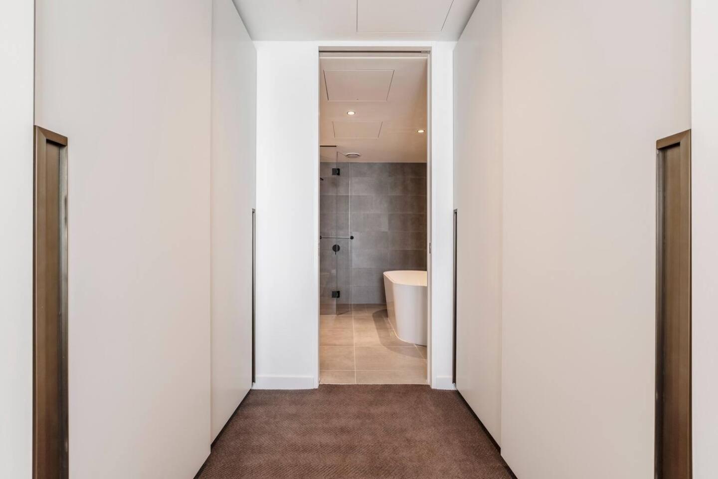 Queens Place Classy Lvl 69 W Skyline Views Melbourne