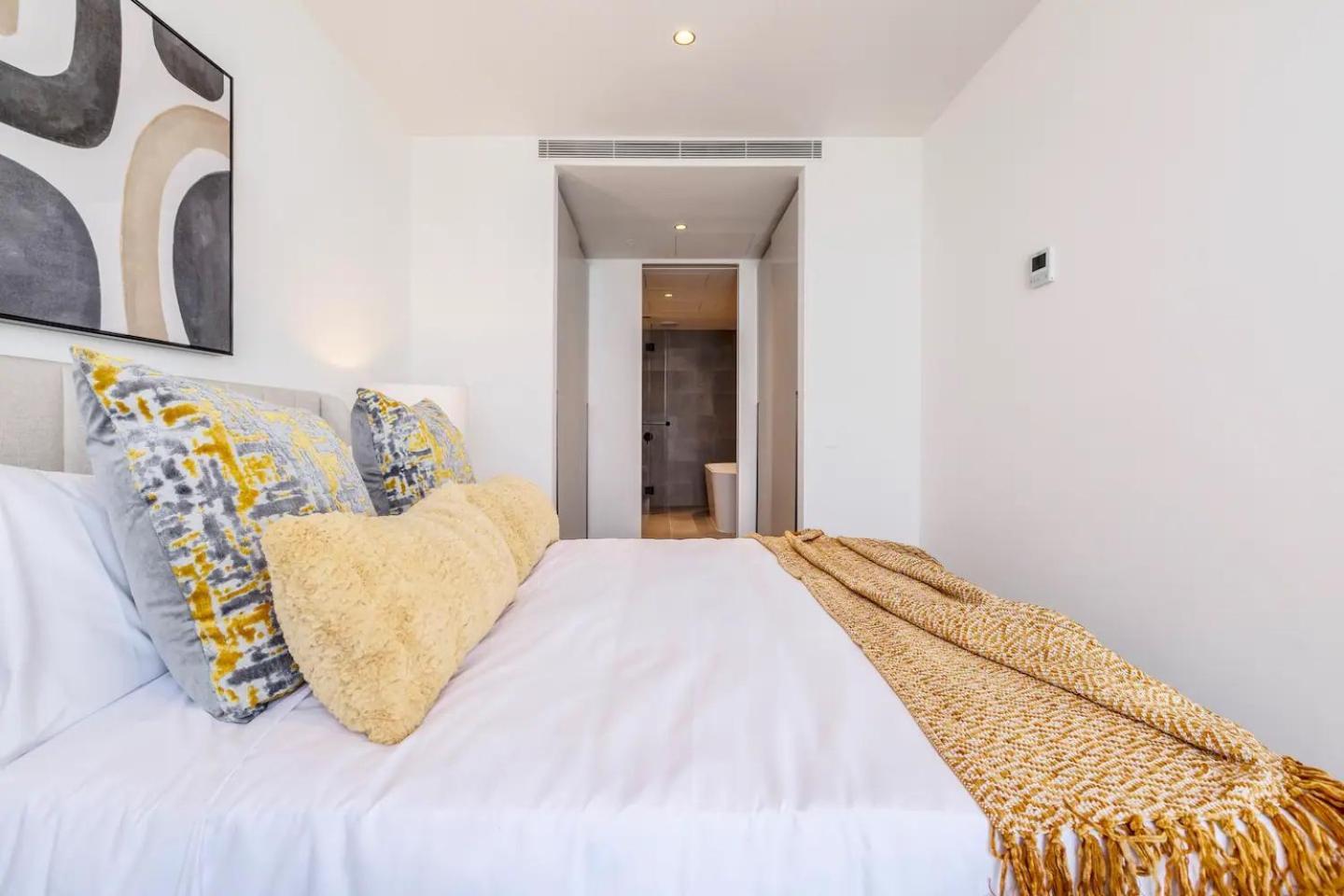 Queens Place Classy Lvl 69 W Skyline Views * Melbourne