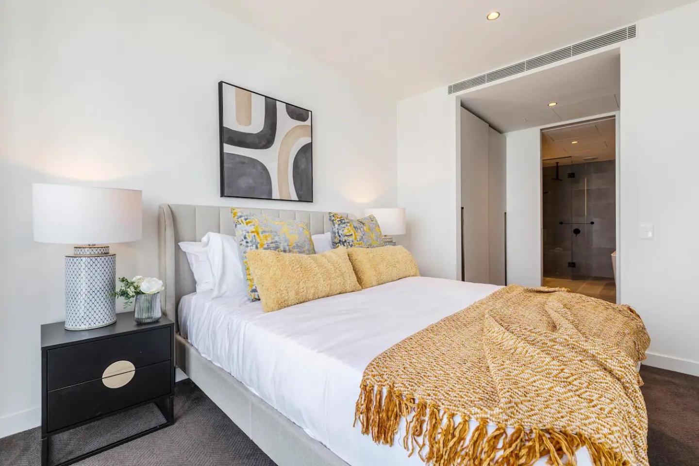 Queens Place Classy Lvl 69 W Skyline Views Apartment Melbourne