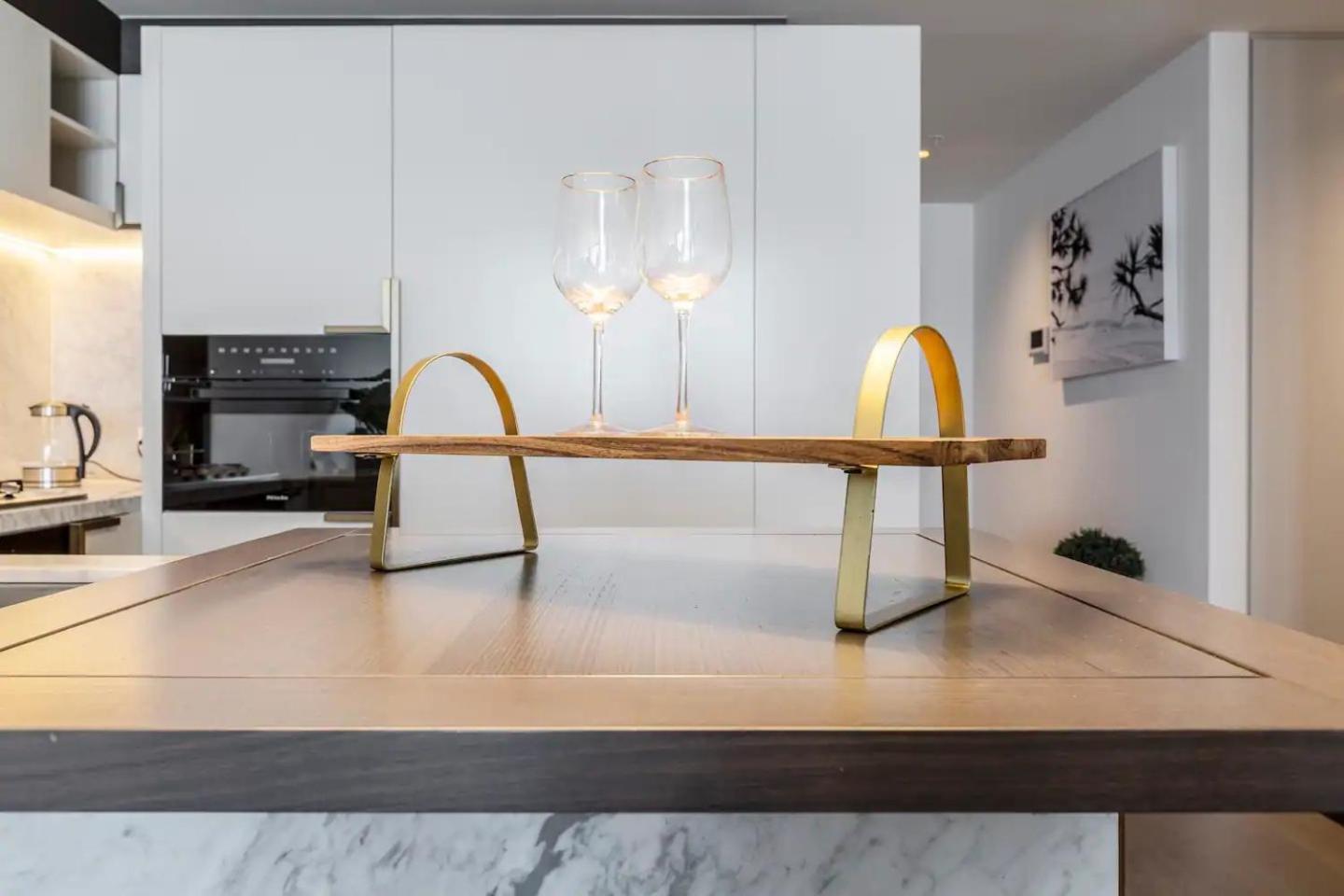 Apartment Queens Place Classy Lvl 69 W Skyline Views *