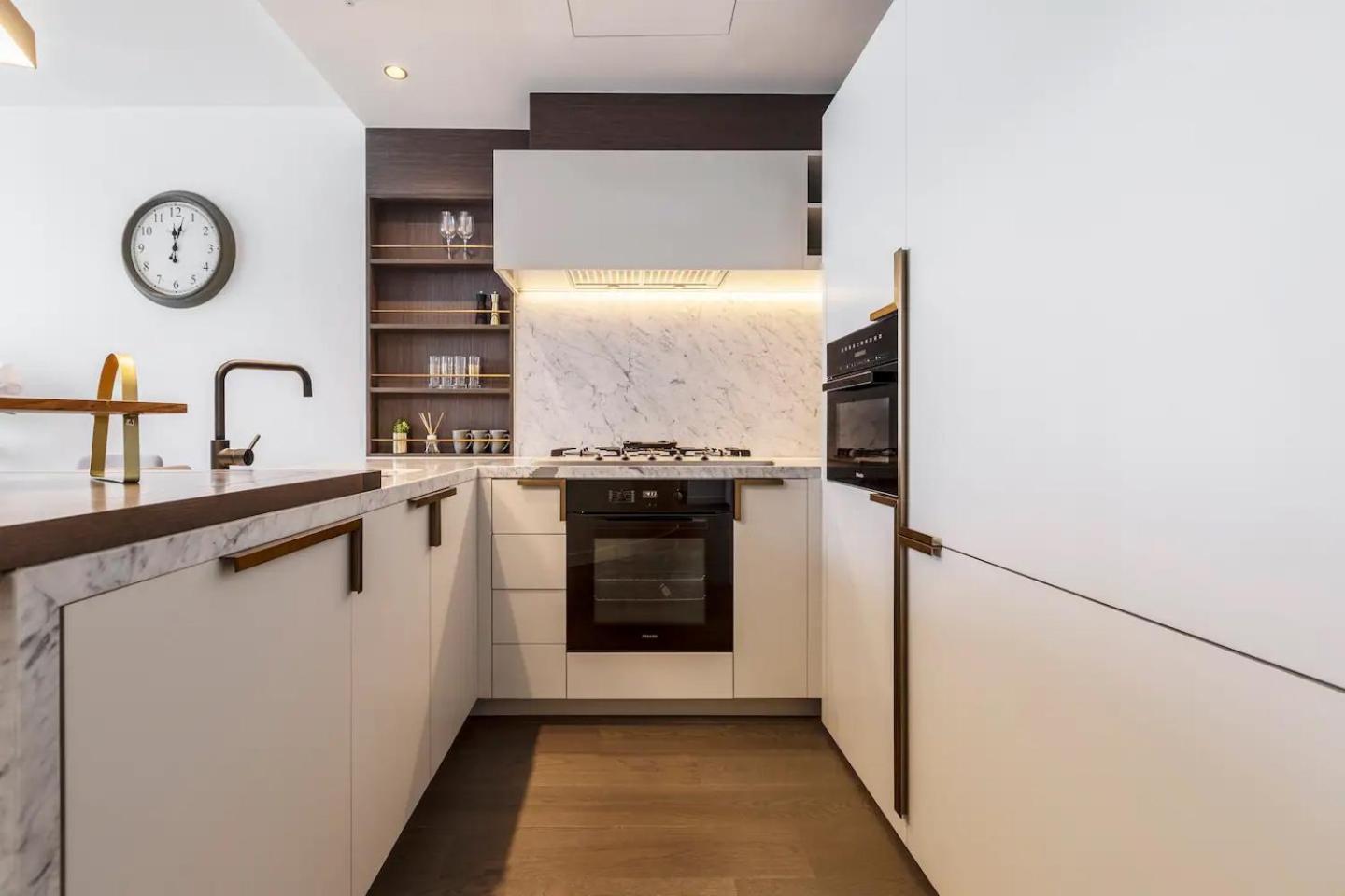 Apartment Queens Place Classy Lvl 69 W Skyline Views *