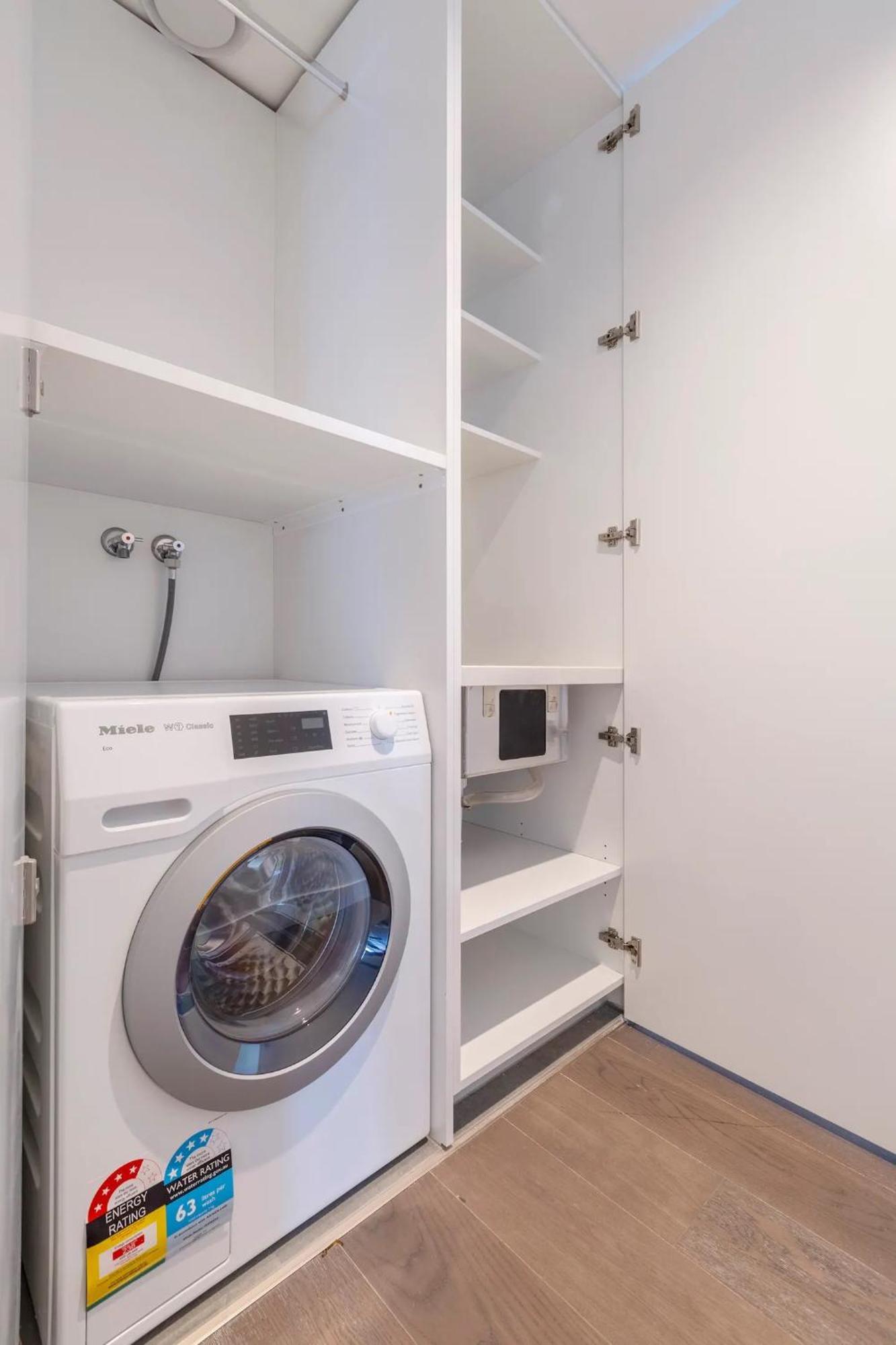 Queens Place Classy Lvl 69 W Skyline Views *
