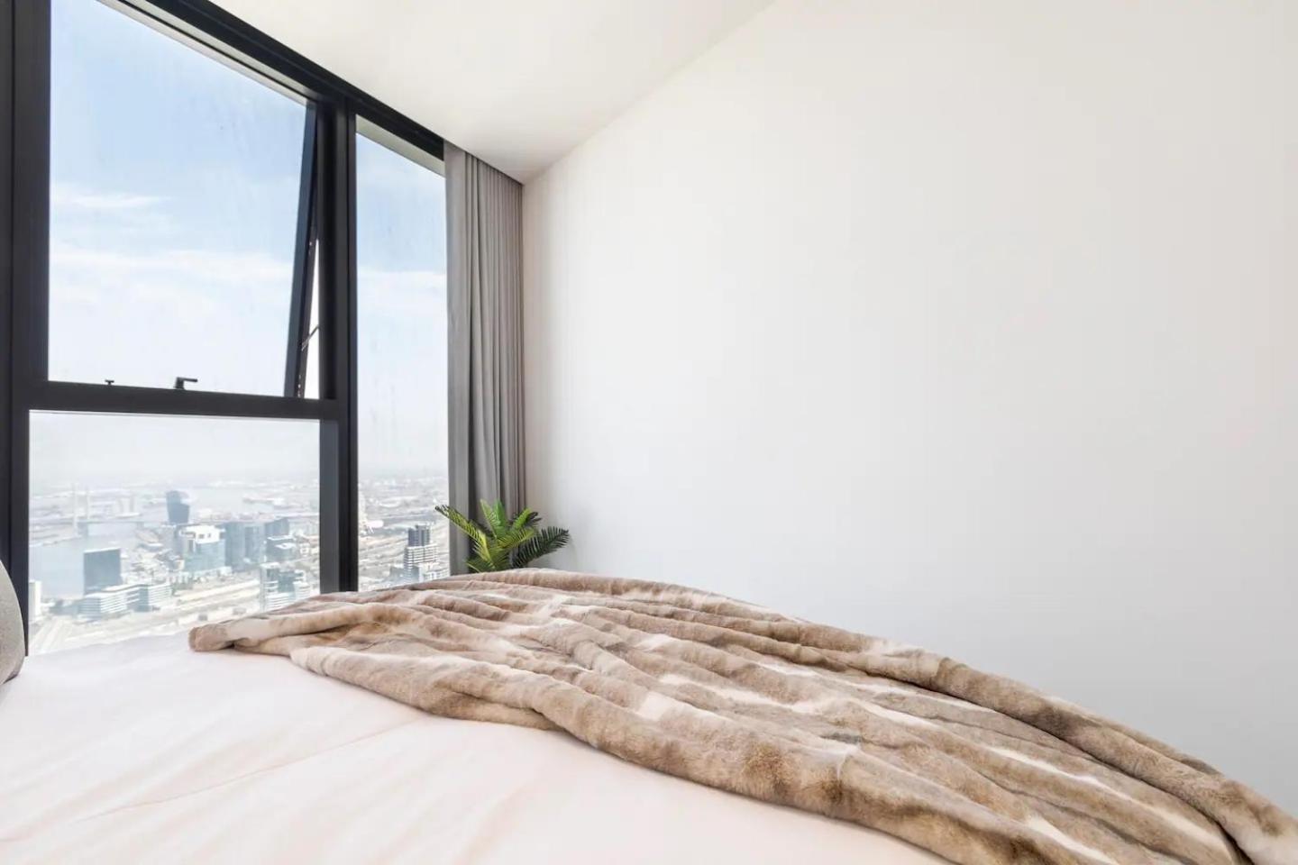 Queens Place Classy Lvl 69 W Skyline Views Melbourne