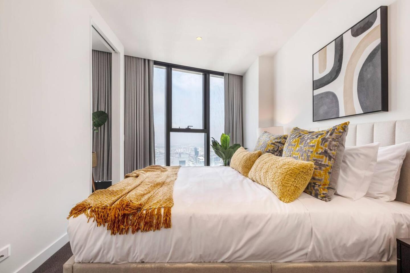 Queens Place Classy Lvl 69 W Skyline Views Melbourne