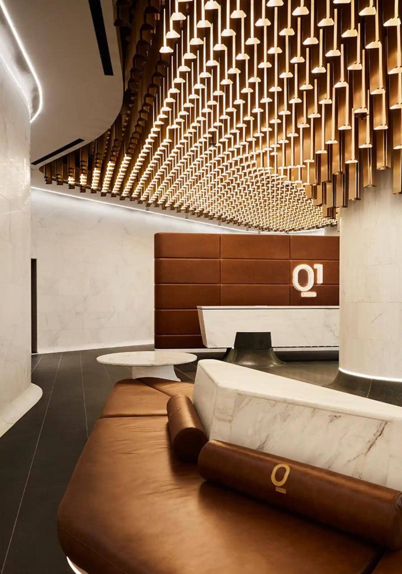 Queens Place Classy Lvl 69 W Skyline Views