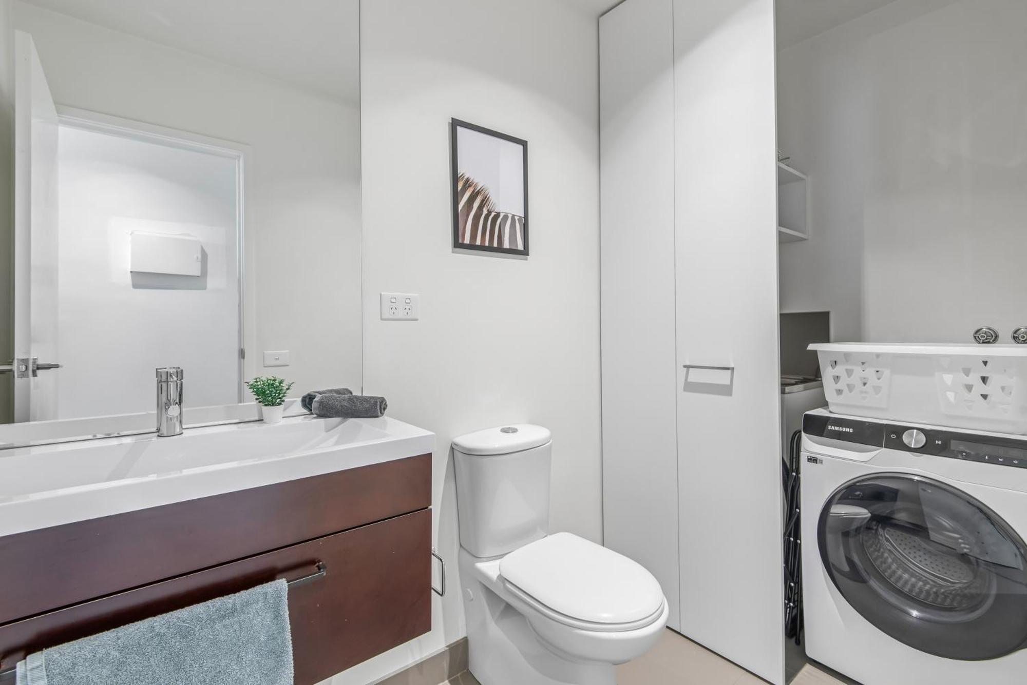 Complete Host The Bank Apartment *