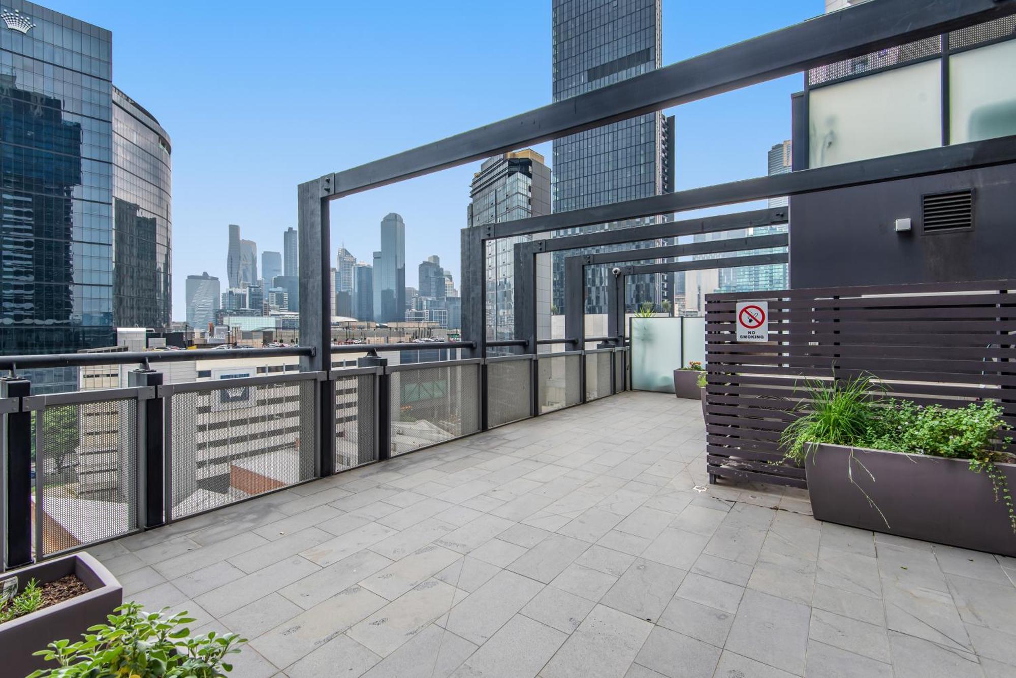 Complete Host The Bank Apartment *