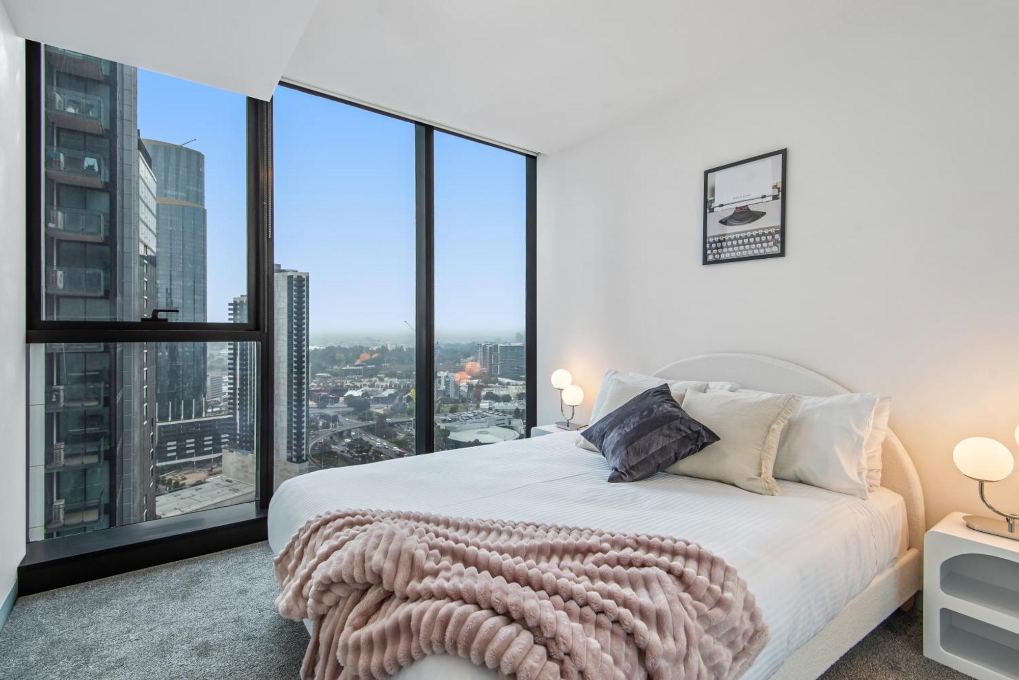 Complete Host The Bank Apartment *